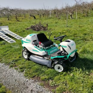 乗用草刈り機購入。そして今年初草刈り